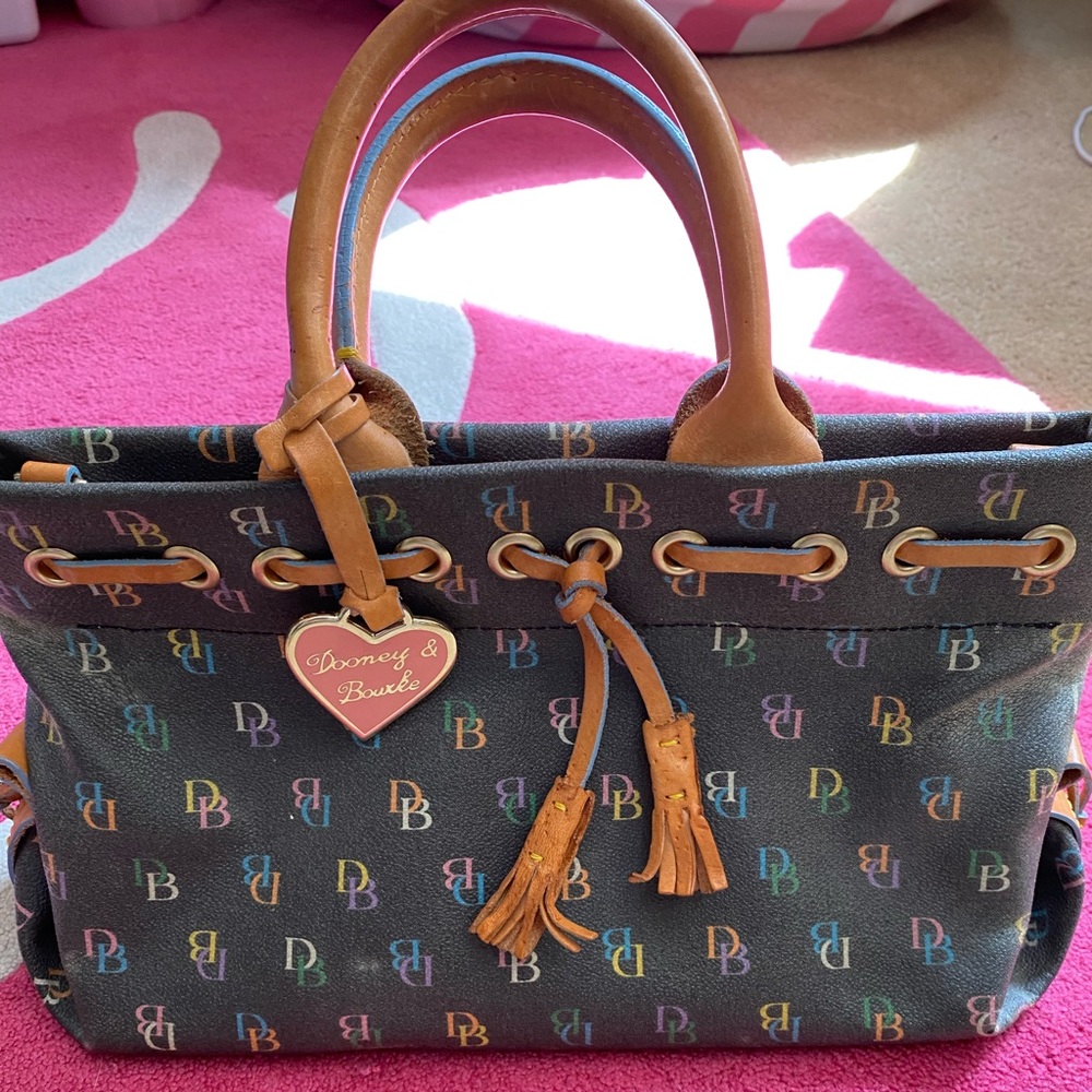 Dooney and Bourke logo purse